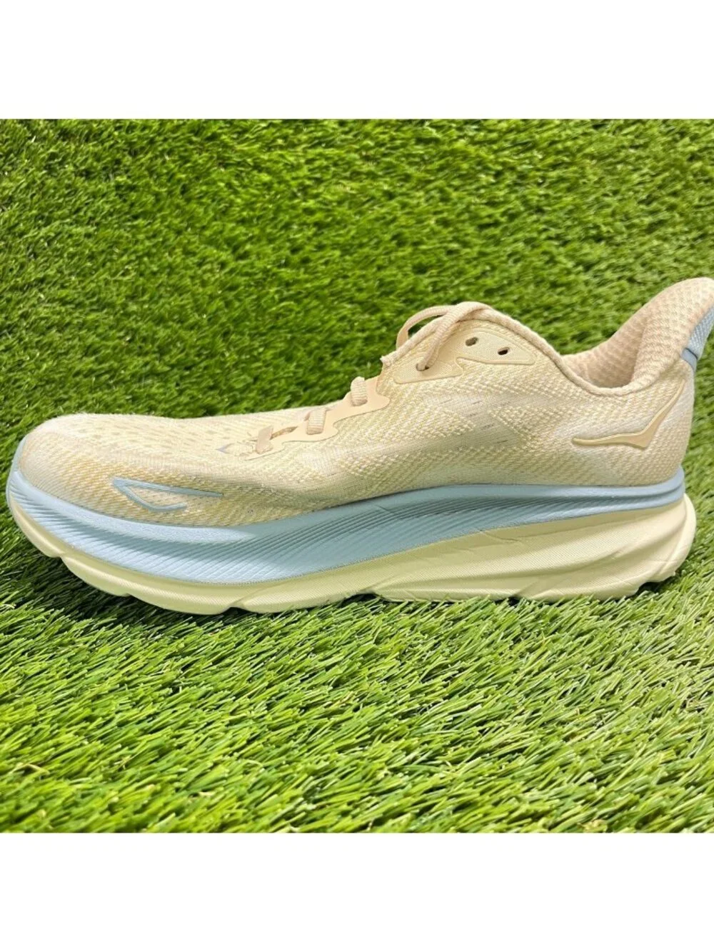 Hoka One One Clifton 9 Womens Size 8 Ivory Blue Athletic Running Shoes Sneakers